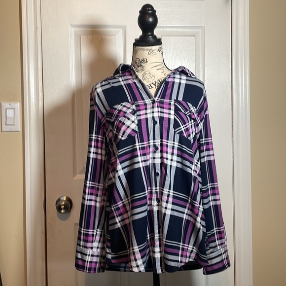Beautiful plaid top - Picture 1 of 3